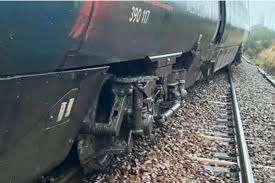 இங்கிலாந்தில் தடம்புரண்ட ரயில்: மக்களுக்கு ஒரு எச்சரிக்கை